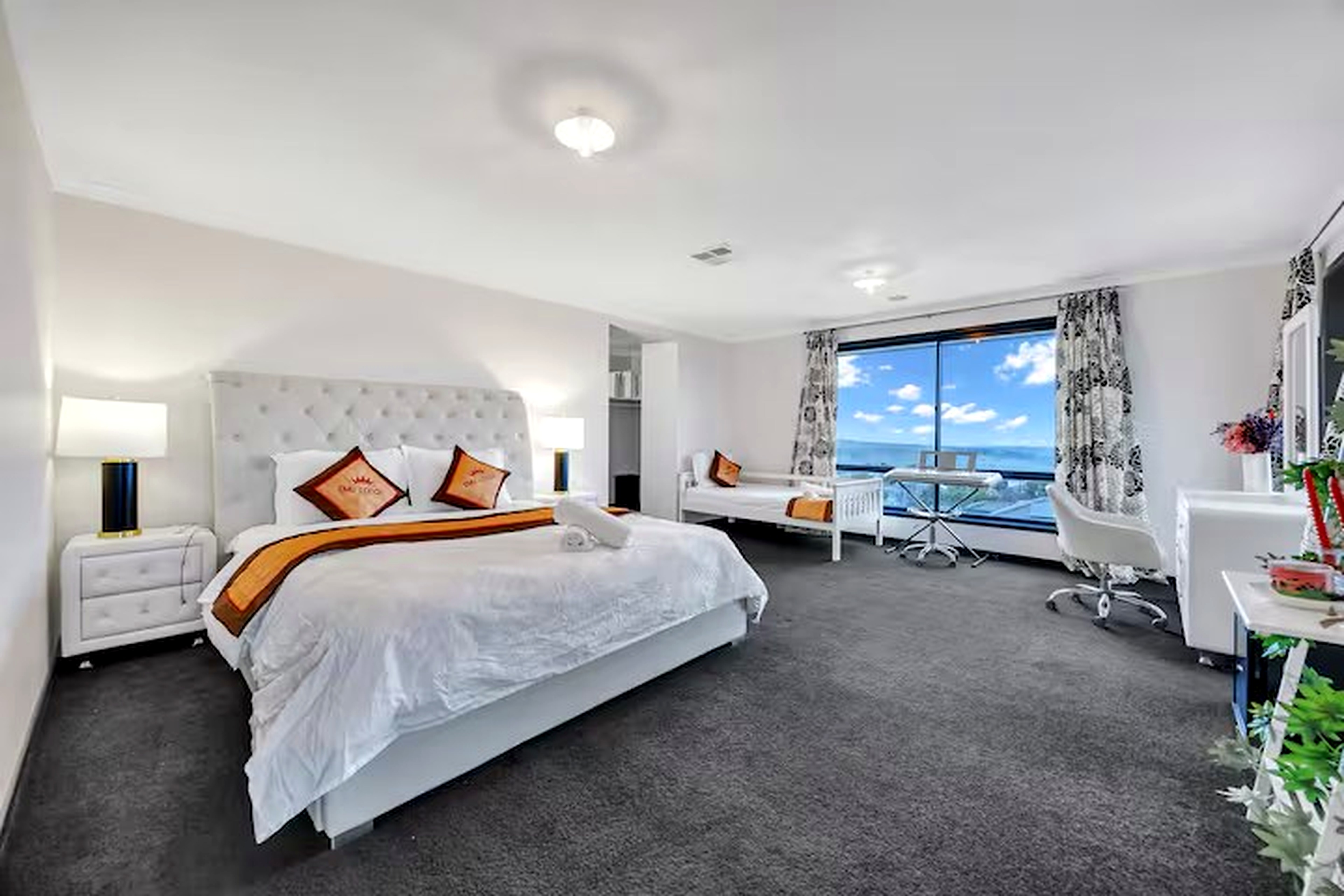 Belleview main house master bedroom suite