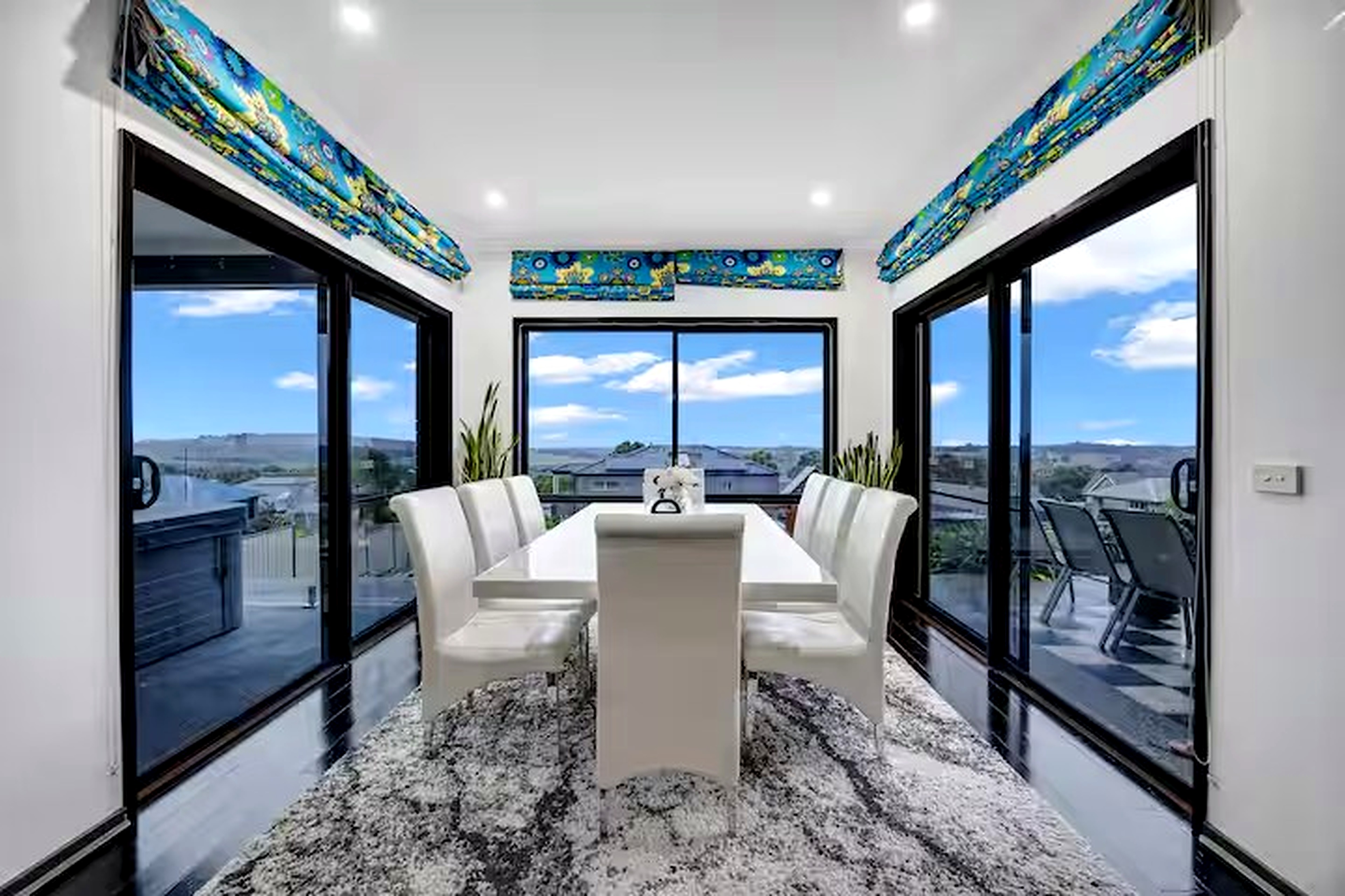 Belleview main house dining room with panoramic windows