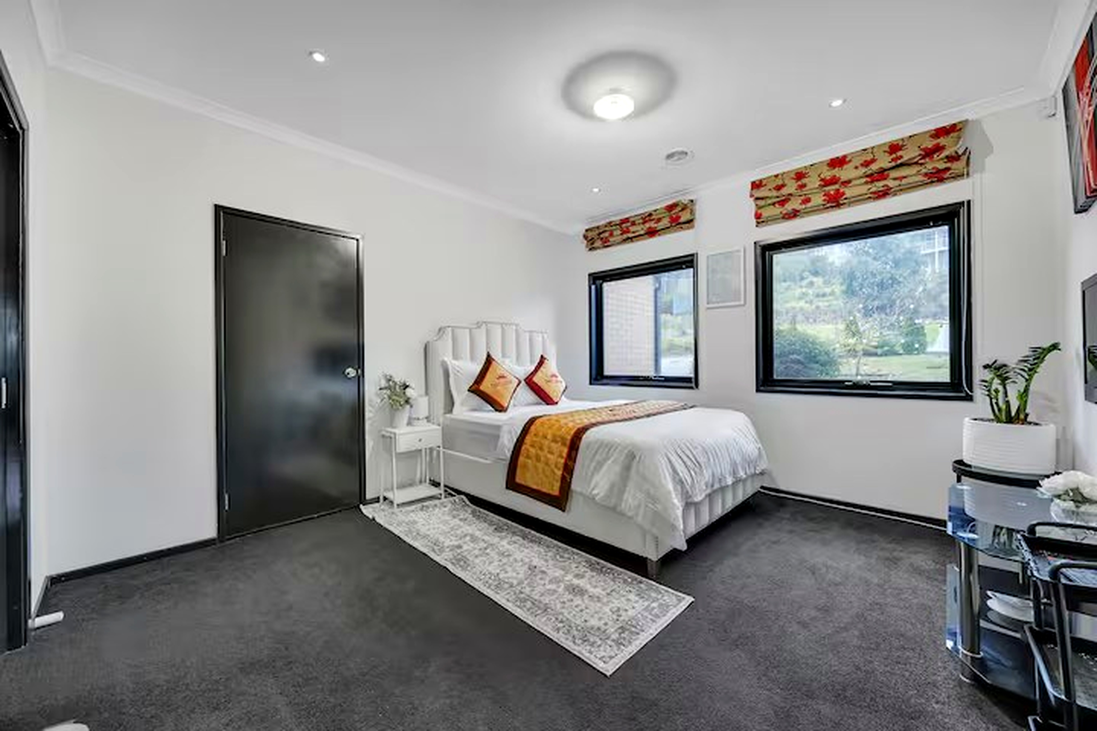 Belleview main house queen bedroom