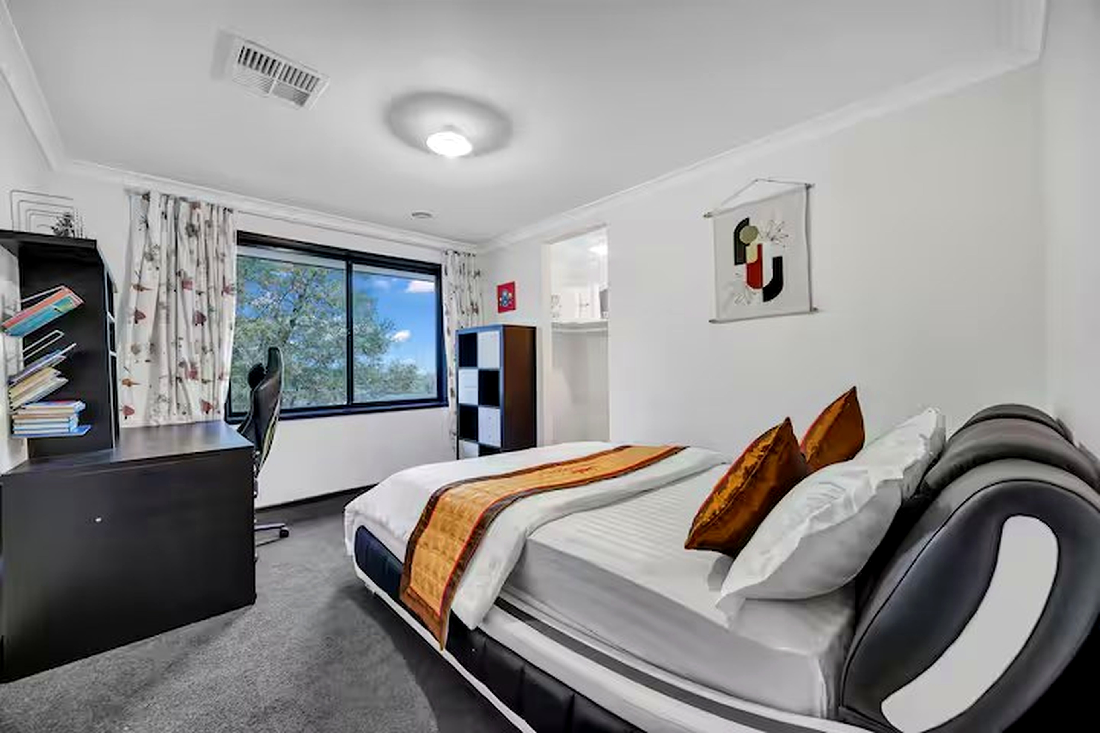 Belleview main house bedroom with desk