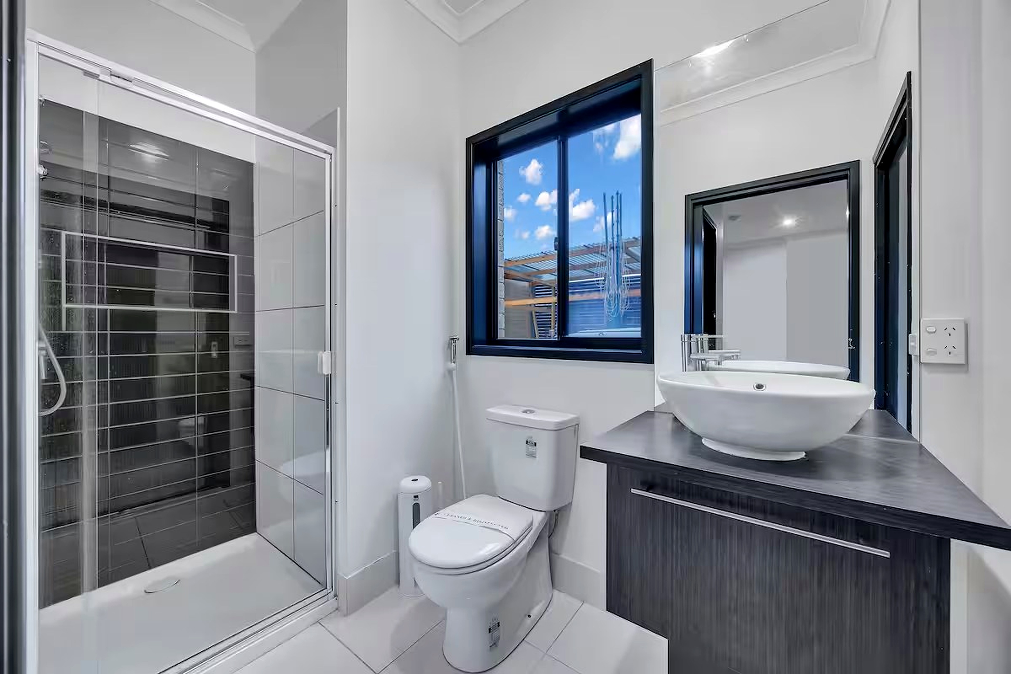 Belleview main house shower bathroom