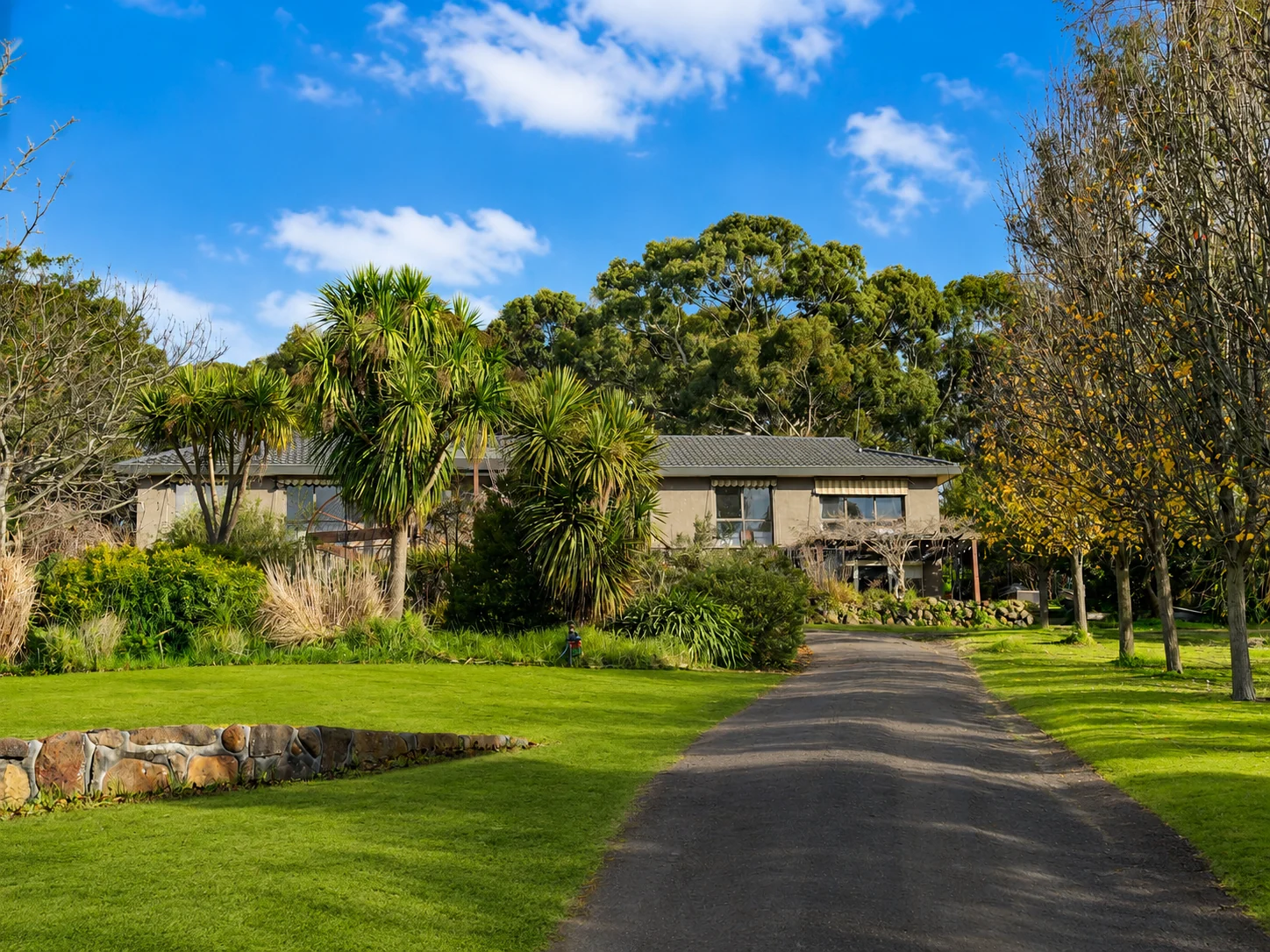 Winilba Road Estate exterior and landscaped acreage